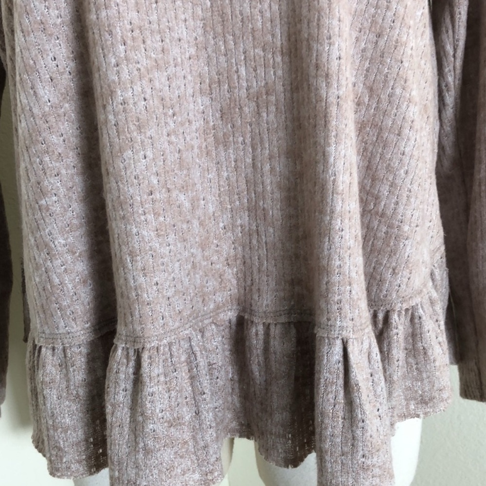 XL ANTHROPOLOGIE - NWT - oversized lightweight sweater with ruffle - Picture 2 of 5
